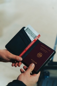 Porte-passeport en RCS avec géolocalisation Travelfinder 12