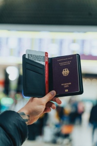 Porte-passeport en RCS avec géolocalisation Travelfinder 10