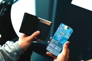 Porte cartes avec géolocalisation en polyester RCS Seekcard 12