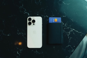 Porte cartes avec géolocalisation en polyester RCS Seekcard 14
