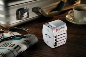 SKROSS Adaptateur de voyage universel MUV 2-Pôles avec USB 9