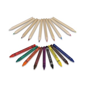 Crayons de couleur et crayons gras dans une boîte kraft 3