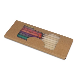 Crayons de couleur et crayons gras dans une boîte kraft 2