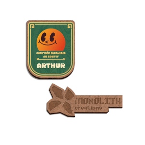 BADGE MDF EP 3 mm AVEC AIMANT ENTRE 20 cm2 ET 40 cm2 MAXI 4