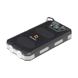 Powerbank solaire robuste pour activités extérieur, d'une capacité de 8 000 mAh, avec un boîtier en ABS recyclé et des bords protecteurs en silicone sur les coins 12
