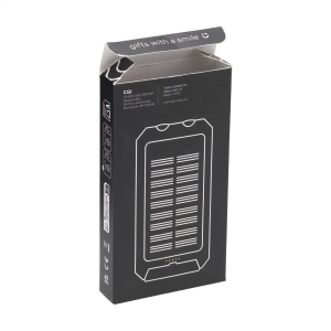 Powerbank solaire robuste pour activités extérieur, d'une capacité de 8 000 mAh, avec un boîtier en ABS recyclé et des bords protecteurs en silicone sur les coins 7