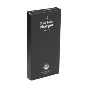 Powerbank solaire robuste pour activités extérieur, d'une capacité de 10 000 mAh, avec un boîtier en ABS recyclé et des bords protecteurs en silicone sur les coins 6