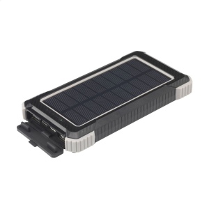 Powerbank solaire robuste pour activités extérieur, d'une capacité de 10 000 mAh, avec un boîtier en ABS recyclé et des bords protecteurs en silicone sur les coins 9