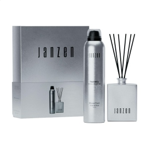 Un set cadeau de produits pour la maison et le corps au parfum Heavenly de la marque JANZEN 2