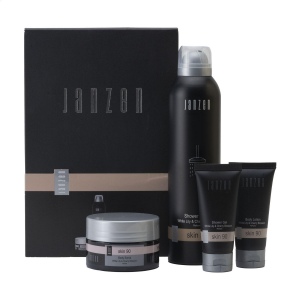 Un set cadeau avec 4 produits pour le corps préférés – la promesse de soins aux vertus bienfaisantes, au parfum Skin 90 de la marque JANZEN 2