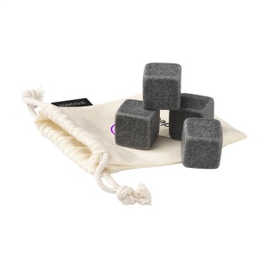 Ce lot de 4 glaçons réutilisables en granit de la marque Wooosh est parfait pour rafraîchir une boisson sans l'édulcorer 4