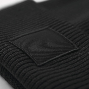 Bonnet à large revers avec patch ton sur ton 10