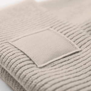 Bonnet à large revers avec patch ton sur ton 11