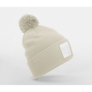Bonnet avec pompon et patch 3