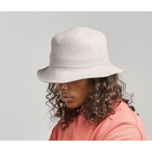 Couronne souple pour plus de confort. Bandeau de transpiration en tissu. Tour de tête: 58cm.