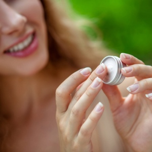 Baume à lèvre rond en boite en aluminium recyclé 3
