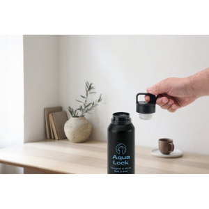 NICKLAUS. Bouteille en acier inoxydable (91% recyclé) avec double paroi isolée sous vide 590 mL 6
