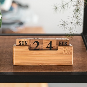 Calendrier de bureau en bambou ANNABELLE 8