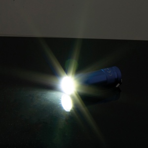 Lampe de poche avec 3 pils dans une boîte* DUNCAN 19