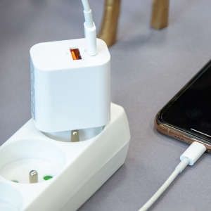 SUKO - CHARGEUR SECTEUR USB TYPE-C 15W + USB-A - BLANC 4