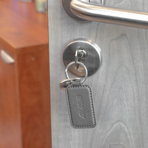 PORTE-CLE CUIR RECYCLÉ GRIS 4