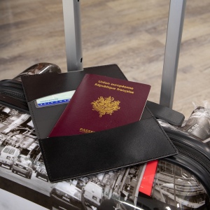 PORTE-PASSEPORT / CARTE GRISE / ASSURANCE  EN SIMILI-CUIR LISSE NOIR 4