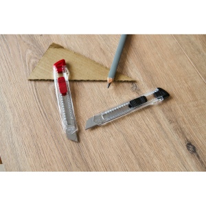 Cutter en plastique translucide Khia 6
