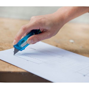 Cutter en plastique translucide Griffin 11