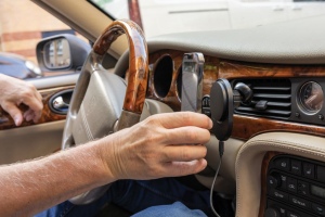 Support magnetique à voiture 15W en plastique RCS PowerCruze 12