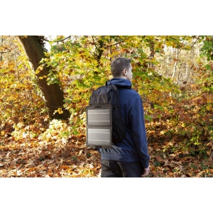 Chargeur (10W) avec panneaux solaires, présenté dans une pochette en 600D RPET 4