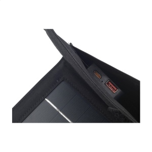 Chargeur (10W) avec panneaux solaires, présenté dans une pochette en 600D RPET 8