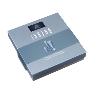 Un coffret cadeau de la marque JANZEN, spécialement composé pour les hommes, avec 3 produits de soin pour une peau et des cheveux agréables 5