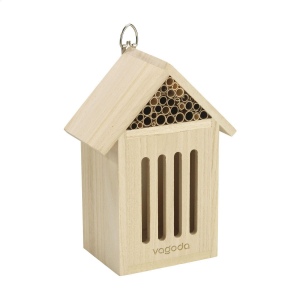 Cet hôtel à insectes en bambou offre un abri et un lieu de nidification sûrs aux insectes utiles tels que les abeilles solitaires, les coccinelles et les chrysopes