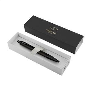 Stylo à bille à encre bleue de la marque Parker avec une forme élancée et conique et un design exclusif