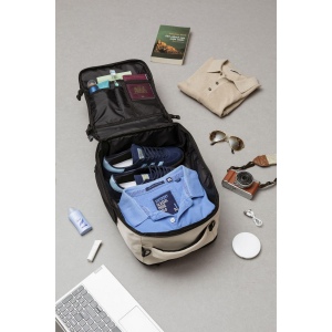 Ce sac à dos Cabin Flight compact et polyvalent est conçu pour être emporté comme bagage à main dans l'avion par toutes les compagnies aériennes 33
