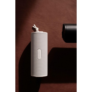 Le Sudio F4 est un haut-parleur portable de 20W qui offre un son riche et puissant 4