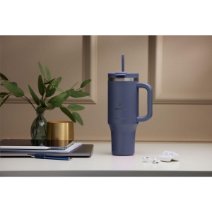 Grand gobelet Contigo® à double paroi en acier inoxydable avec une poignée en plastique généreuse 6