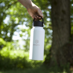 Bouteille d'eau/bouteille isotherme robuste à double paroi et étanche en acier inoxydable recyclé 16