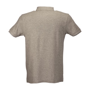 Polo 100% coton piqué  180 g/m2, manche courte et fermeture avec 2 boutons. Tailles : S/M/ 13