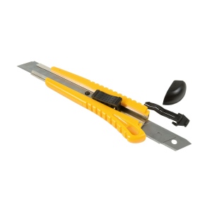 Cutter avec deux lames de recharge 8