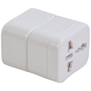 Adaptateur prise universelle avec poche en plastique. Input et Output : 100-125V 6A ou 110 2
