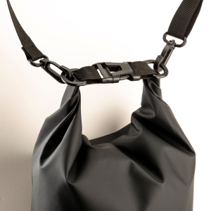 Sac en bandoulière waterproof en tarp avec bandoulière réglable. 12
