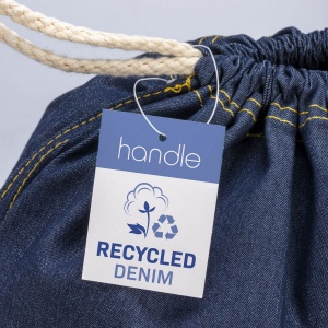 Sac à dos en coton denim recyclé, avec fermeture à cordons  et angles renforcés 4