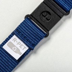 Lanyard en polyester recyclé  R-PET avec mousqueton et fermeture de sécurité 12