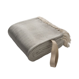 Couverture à franges fabriquée à partir de matériaux 100 % recyclés 4