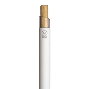 Stylo à bille en aluminium recyclé caoutchouté. Détails brunis, bouton en bambou 19