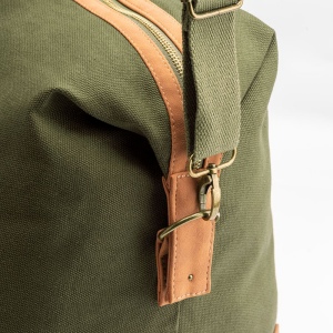 Sac de voyage en caneva recyclé. Bandoulière réglable et amovible avec boucles en métal 9