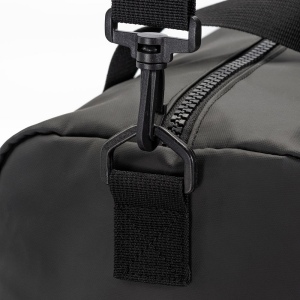 Sac de voyage en polyester water resistant. Bandoulière réglable et amovible avec boucle 7