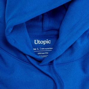 Sweat avec capuche 100% tissu régénéré 37
