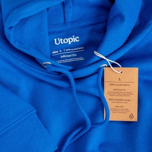 Sweat avec capuche 100% tissu régénéré 39
